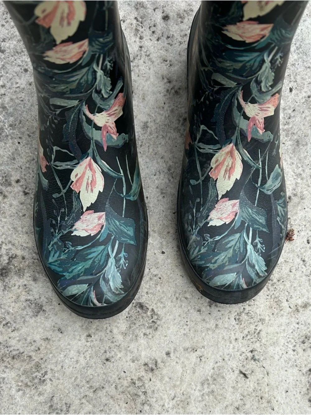 Target Floral Rain Boots, size 9 - Picture 5 of 13
